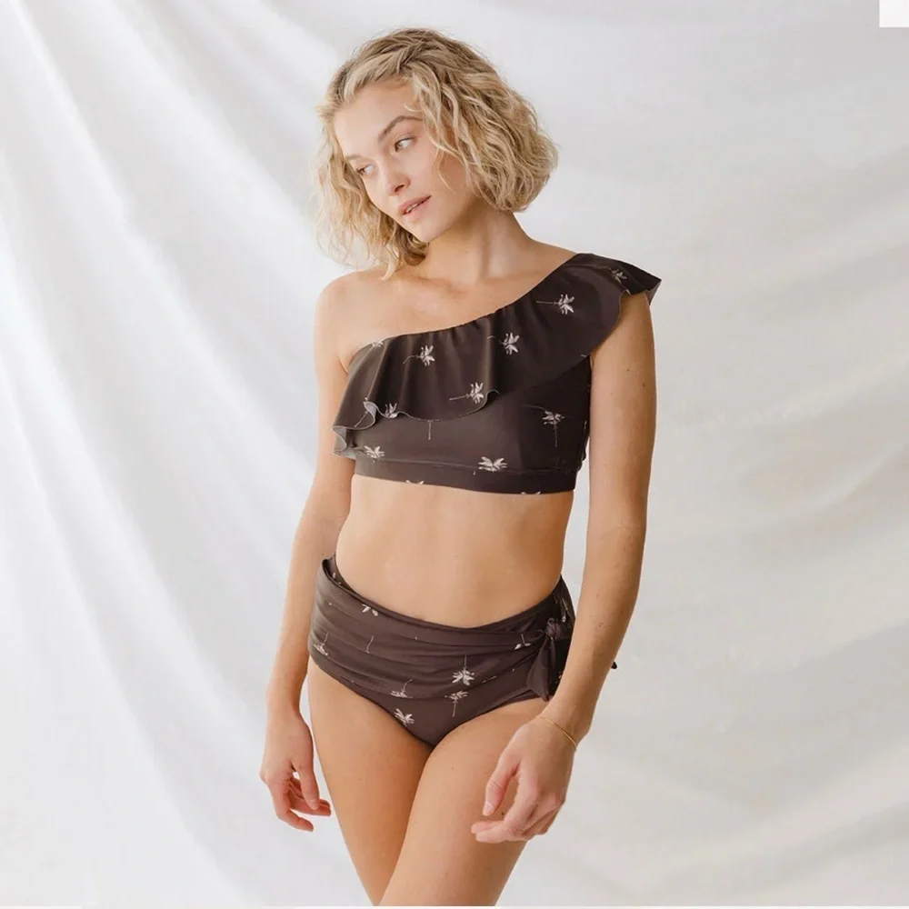 Albion Fit Icon Wave Crop and Simone Bottoms in Chocolate Palm